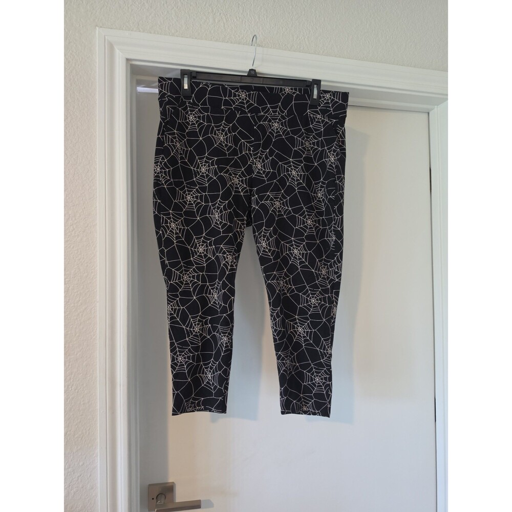 NWOT Torrid Cropped Leggings Sz 3